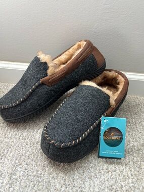 Men’s RockDove Memory Foam Slippers with Brown Trim